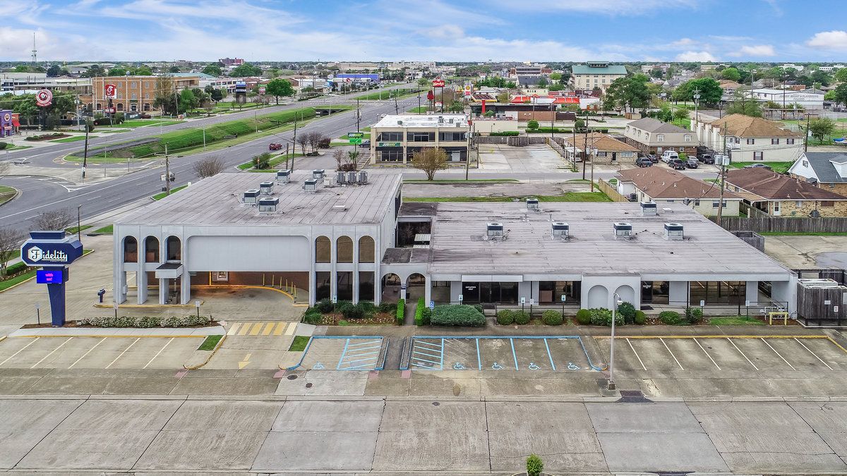 Fidelity Bank Building Annex: 3829 Veterans Blvd, Metairie, LA 70002